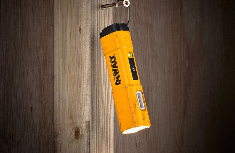 DeWALT DCL183 nabíjecí svítilna USB-C / 1000 lm Obrázek