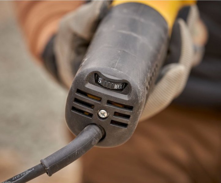 STANLEY FATMAX FMEG225VS-QS úhlová bruska 125mm 1100W s regulací Obrázek