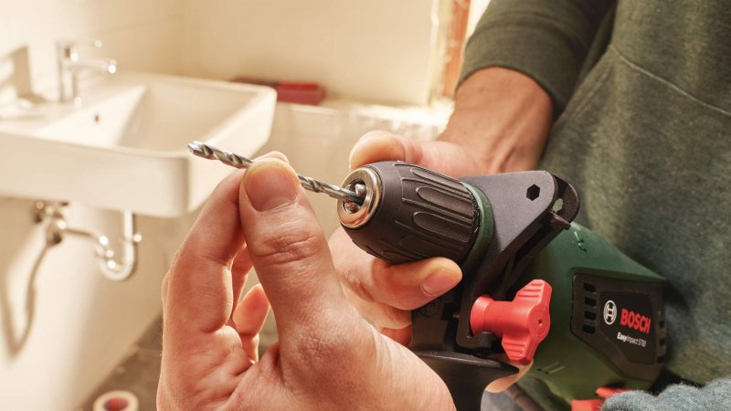 BOSCH EasyImpact 600 příklepová vrtačka + kufr Obrázek