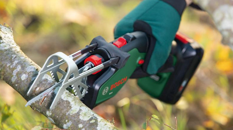 BOSCH KEO 18 (1x2Ah) aku zahradní pilka s baterií a nabíječkou + držák na větve Obrázek
