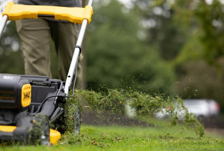 DeWALT DCMWSP156N 18V (verze bez aku) aku sekačka s pojezdem Obrázek