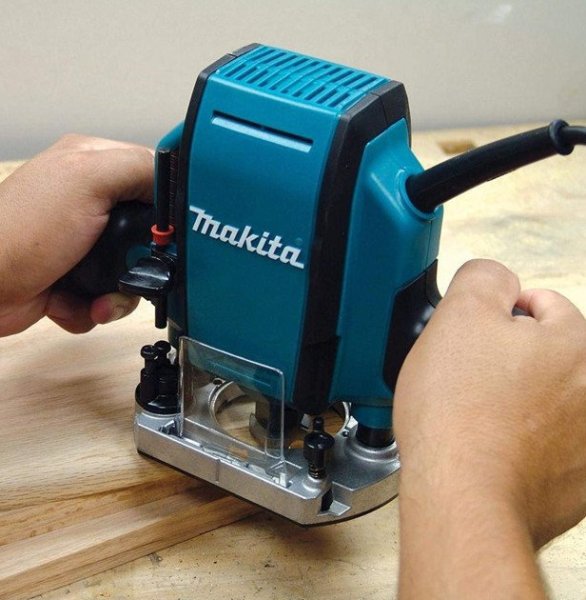 MAKITA RP0900 vrchní frézka 900W Obrázek