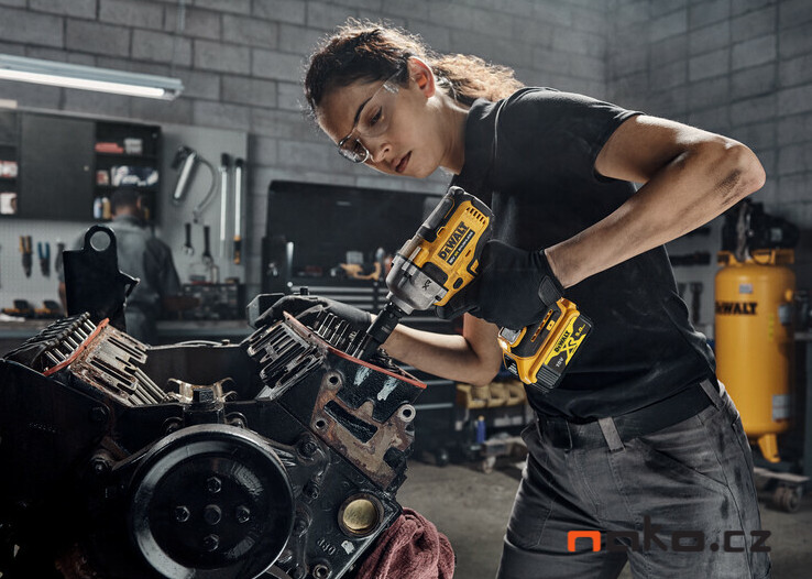 DeWALT DCF892P2T (2x5Ah) 18V aku rázový utahovák 1/2" - 813 Nm Obrázek