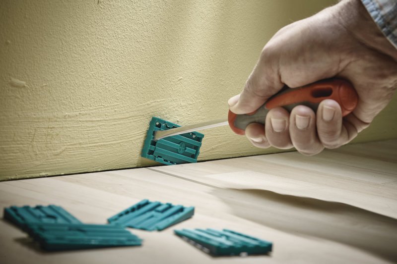 WOLFCRAFT 6946000 sada plastových univerzálních klínů, 30 ks Obrázek