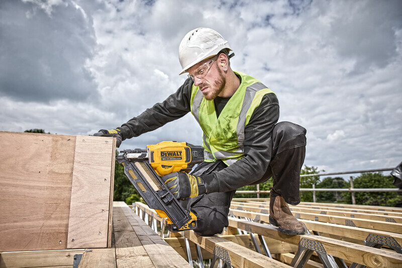 DeWALT DCN930N (verze bez aku) 18V XR 90mm aku hřebíkovačka na rámování Obrázek