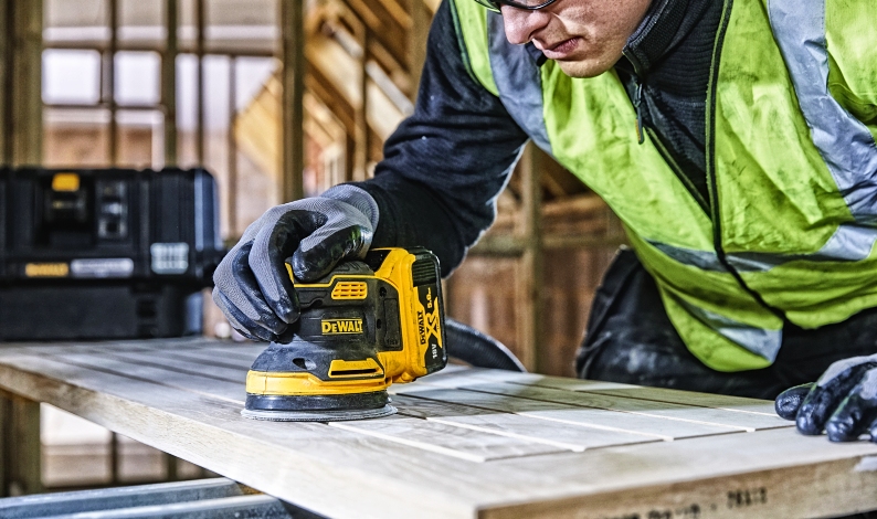 DeWALT DCW210N (verze bez baterie) aku excentrická bruska 125mm Obrázek