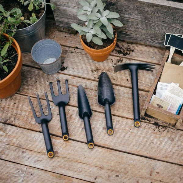 FISKARS 1071899 Solid lopatka přesazovací, 65% recycled Obrázek