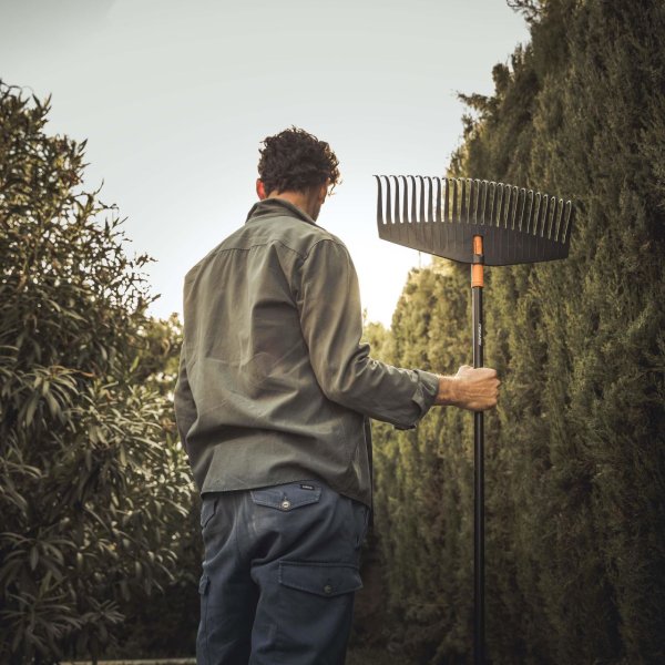 Hrábě na listí Fiskars Solid Obrázek