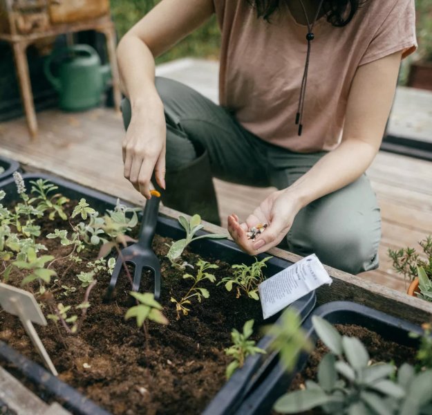 FISKARS 1072102 Solid kultivátor ruční malý, 65% recycled Obrázek